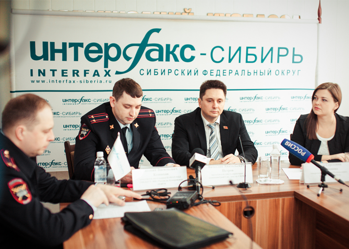 Вячеслав Петров и представители ГИБДД на пресс-конференции